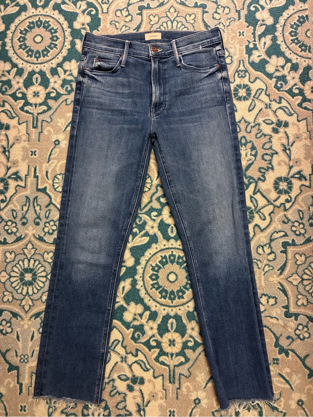 Mother women’s jeans. Mid rise dazzler crop fray style. Size 26.